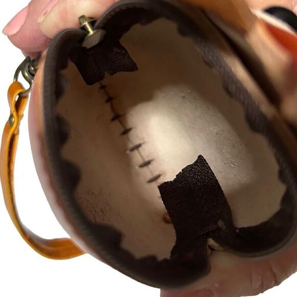 Handmade Genuine Leather Mouse Cheese Wristlet Top Zipper Closure Embossed New - Picture 5 of 5